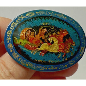 Russian Lacquer Brooch Pin Hand Painted Troika Horse Carriage Blue Signed Oval